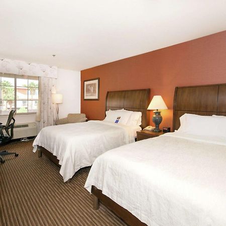 Hilton Garden Inn Palm Springs/Rancho Mirage Bagian luar foto