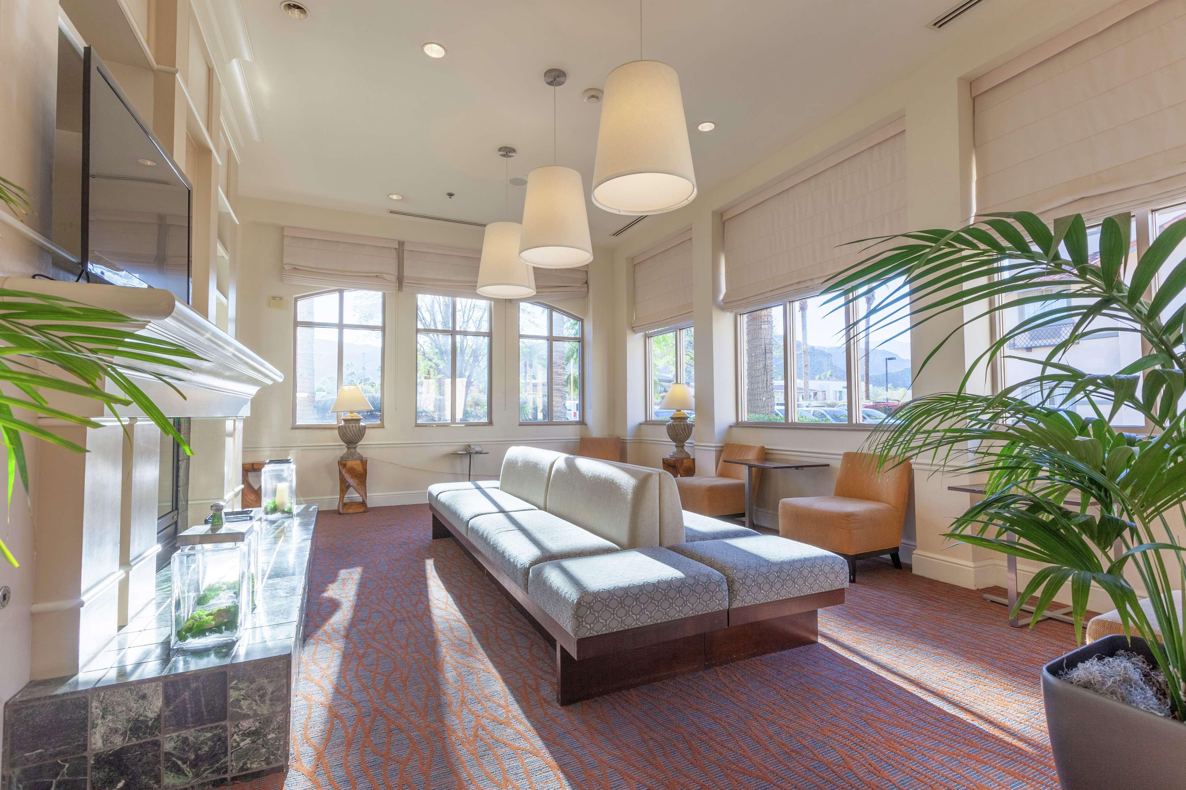 Hilton Garden Inn Palm Springs/Rancho Mirage Bagian luar foto